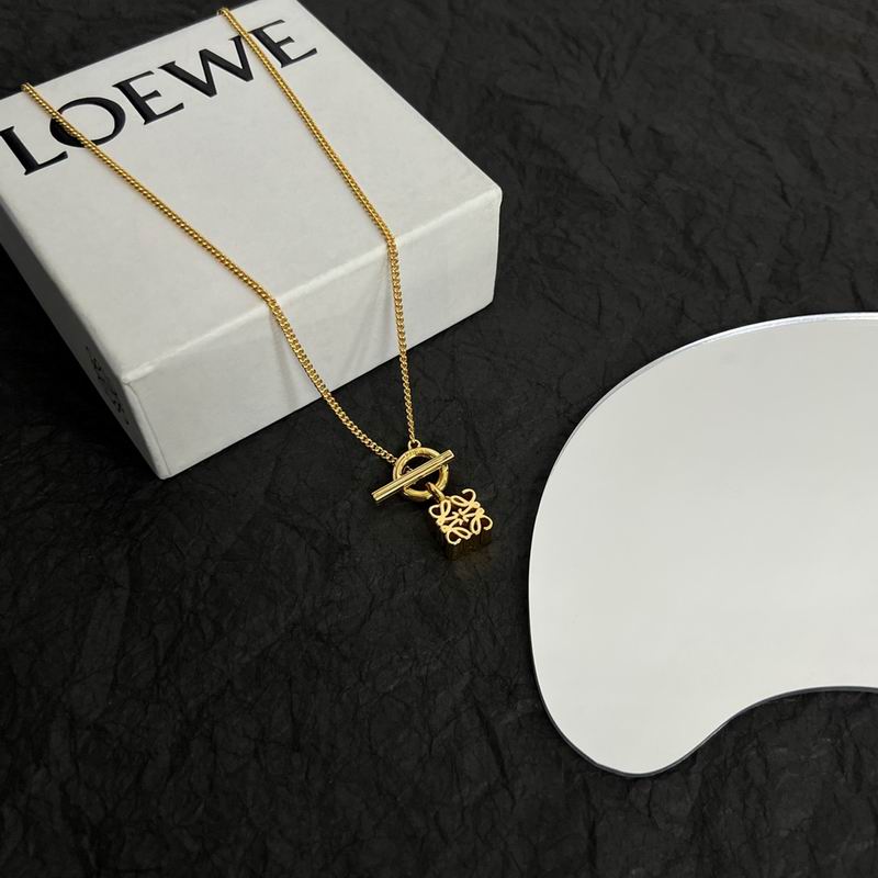 Loewe necklace 03lyx12